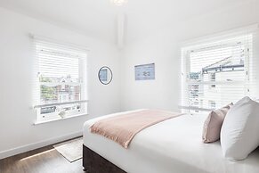 Host Stay Sanderling Chase