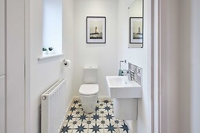 Host Stay Empress Point
