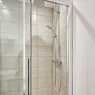 Host Stay Empress Point