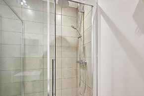 Host Stay Empress Point