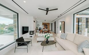 Elia Cove Luxury Villas & Residences