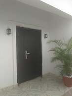 Claramojisola - Eunice Apartments