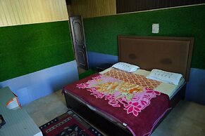 Shri Anand Hotel Berinag