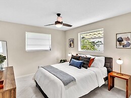 Casa Maya 3br Home With Pool In Hollywood Hills 3 Bedroom Home by RedA