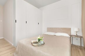 Starowiejska With Parking by Renters