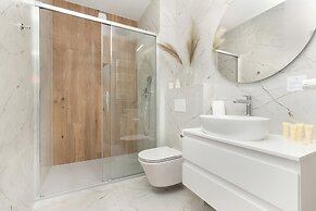 Starowiejska With Parking by Renters