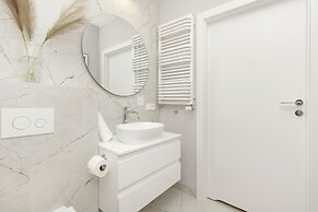 Starowiejska With Parking by Renters