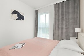 Starowiejska With Parking by Renters