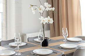 Starowiejska With Parking by Renters