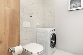 Starowiejska With Parking by Renters