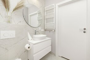 Starowiejska With Parking by Renters