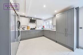 Ettrick Court House By REDWOOD STAYS