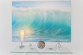 Ocean Wind Luxury Beachfront Condo With Pool & Gym