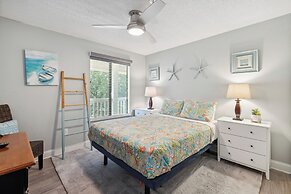 Seaside Bliss Retreat Coastal Condo for 6