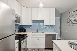 Seaside Bliss Retreat Coastal Condo for 6