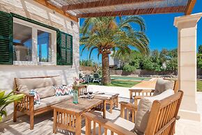 Las Estrellas in Cala Llombards