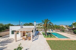 Las Estrellas in Cala Llombards