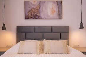 Diamond Villa With Swimming Pool