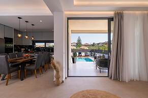 Diamond Villa With Swimming Pool