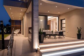 Diamond Villa With Swimming Pool