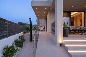 Diamond Villa With Swimming Pool