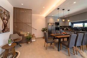 Diamond Villa With Swimming Pool