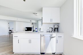 Elegant 2BR Apartment - Minutes to D.C.