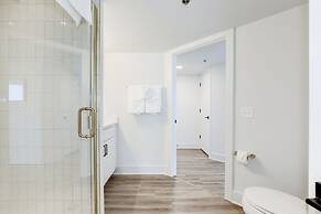 Elegant 2BR Apartment - Minutes to D.C.