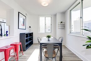 Elegant 2BR Apartment - Minutes to D.C.