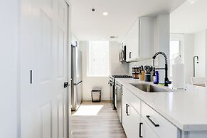 Elegant 2BR Apartment - Minutes to D.C.