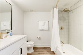 Elegant 2BR Apartment - Minutes to D.C.