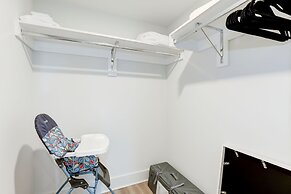 Elegant 2BR Apartment - Minutes to D.C.