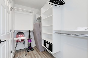 Elegant 2BR Apartment - Minutes to D.C.