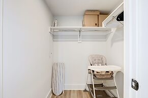 Elegant 2BR Apartment - Minutes to D.C.