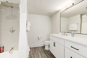 Elegant 2BR Apartment - Minutes to D.C.