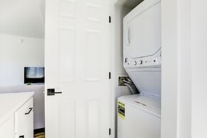 Elegant 2BR Apartment - Minutes to D.C.