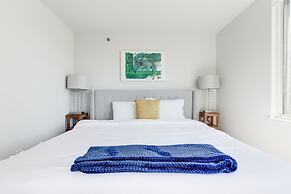 Elegant 2BR Apartment - Minutes to D.C.