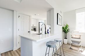 Elegant 2BR Apartment - Minutes to D.C.