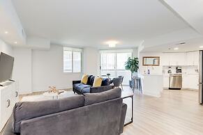 Elegant 2BR Apartment - Minutes to D.C.