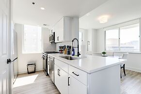 Elegant 2BR Apartment - Minutes to D.C.