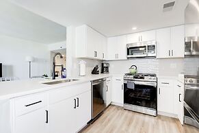 Elegant 2BR Apartment - Minutes to D.C.