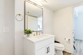 Elegant 2BR Apartment - Minutes to D.C.
