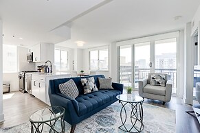 Elegant 2BR Apartment - Minutes to D.C.