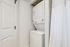 Elegant 2BR Apartment - Minutes to D.C.