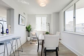 Elegant 2BR Apartment - Minutes to D.C.