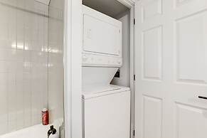 Elegant 2BR Apartment - Minutes to D.C.