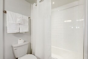 Elegant 2BR Apartment - Minutes to D.C.