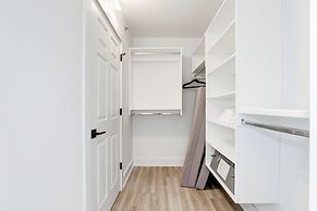 Elegant 2BR Apartment - Minutes to D.C.