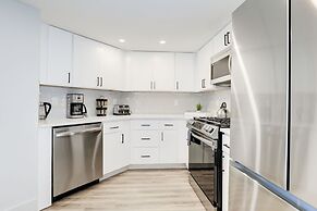 Elegant 2BR Apartment - Minutes to D.C.