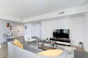 Elegant 2BR Apartment - Minutes to D.C.